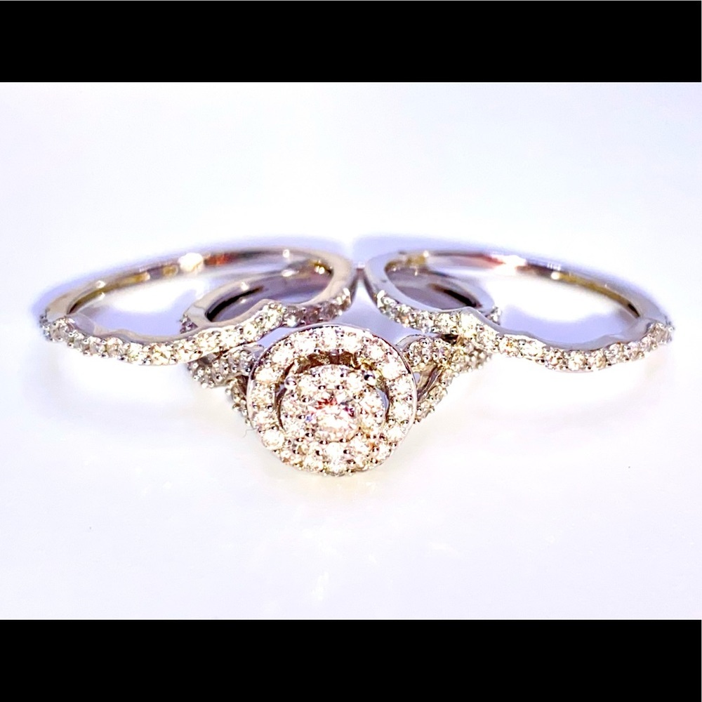 1.00CT. 10K White Diamond Halo Ring Set Size 7